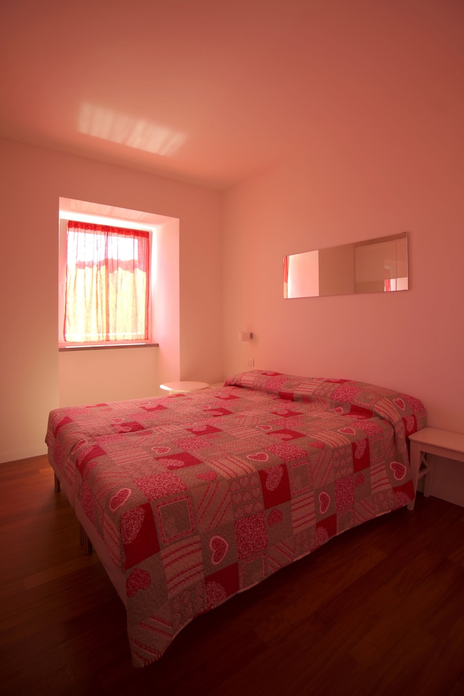 Double Or Twin Room, Shared Bathroom, Garden View (Uva)