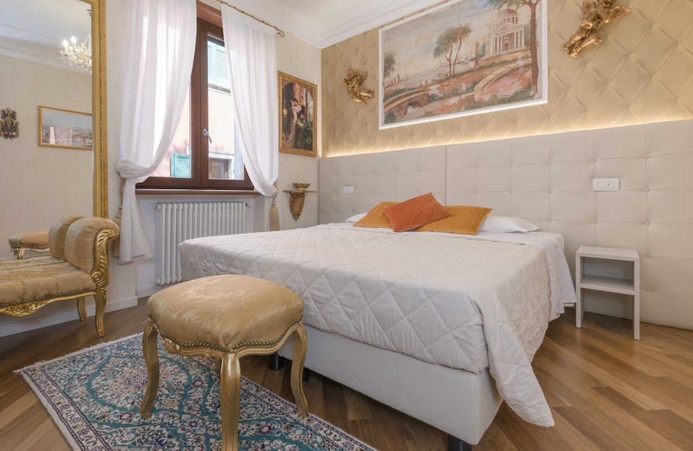 Luxury Double or Twin Room, Non Smoking, Private Bathroom (Turandot)