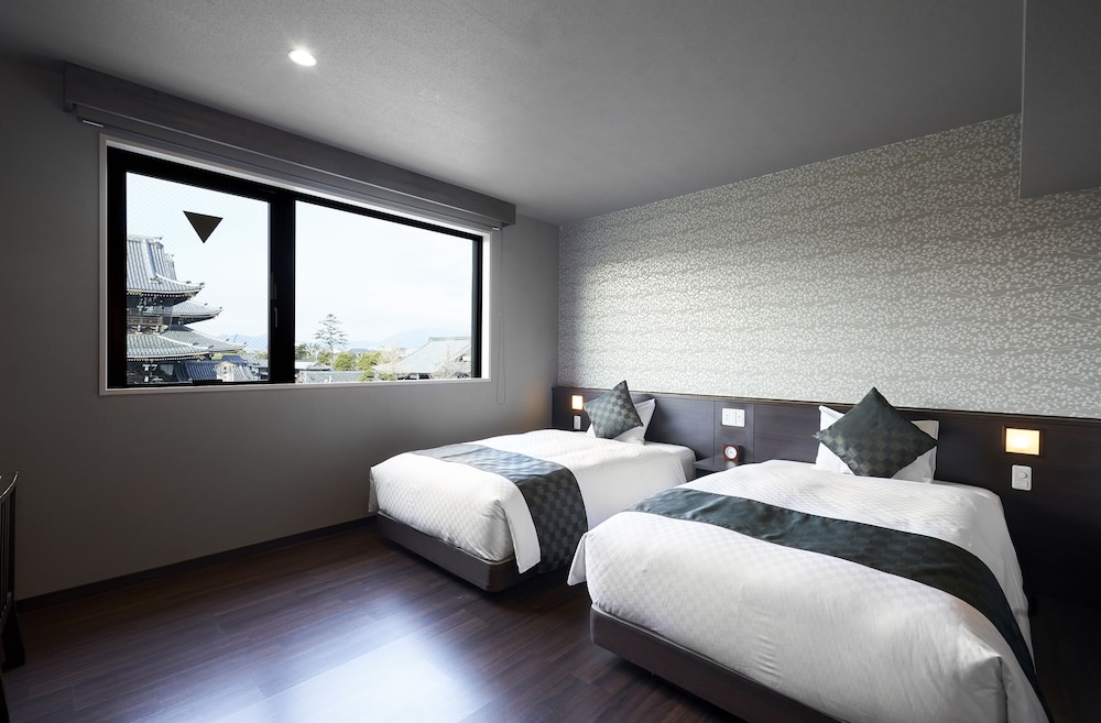 Deluxe Twin Room, City View (1-3 persons) photo 3