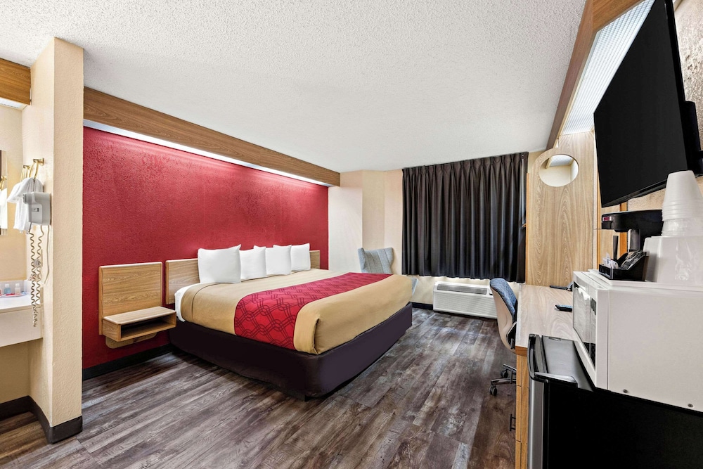Standard Room, 1 King Bed, Non Smoking photo 1