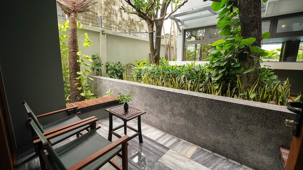 Family Apartment, 2 Bedrooms, Garden View photo 3