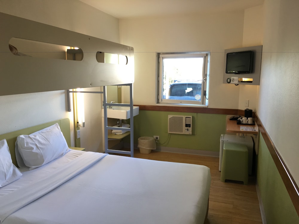 Standard Room, Multiple Beds photo 1