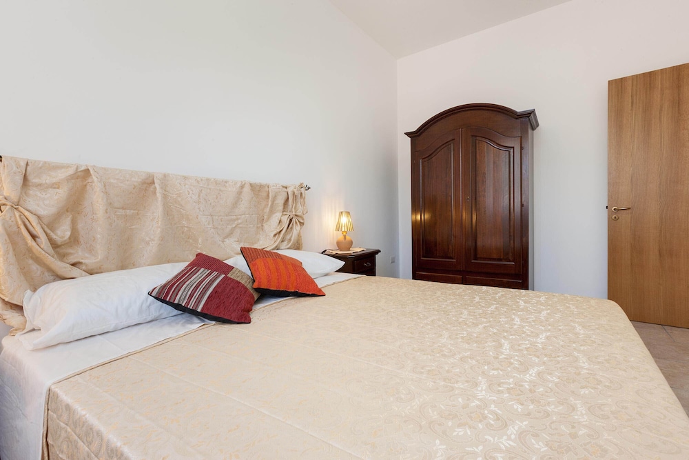 Classic Villa, 6 Bedrooms, Private Pool photo 3