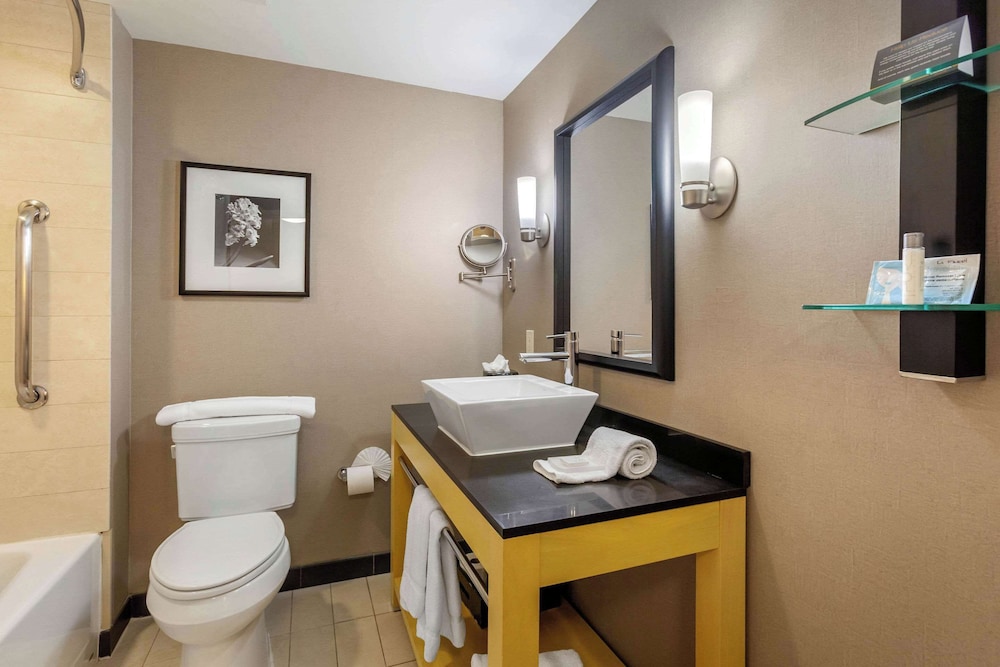 Suite, Multiple Beds, Non Smoking - Photo 5