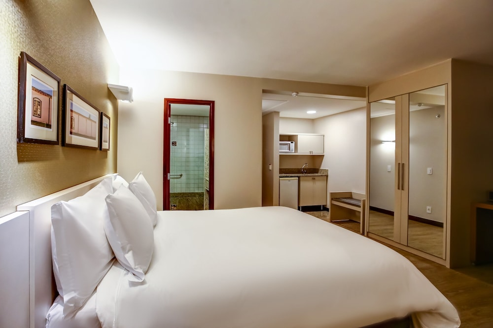 Business Suite, 1 Queen Bed, Non Smoking - Photo 6