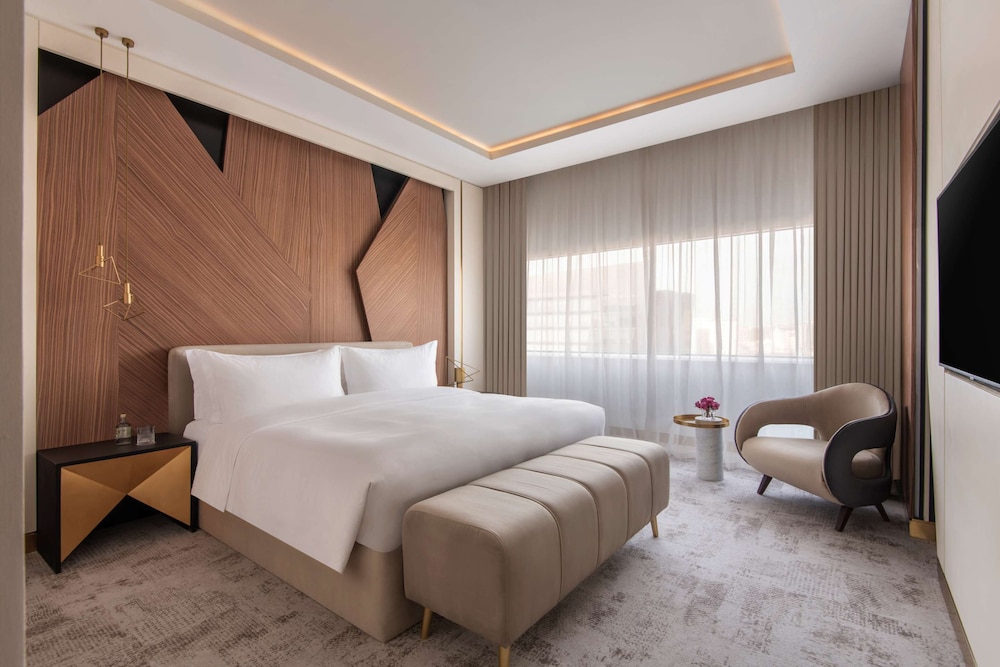 Executive Suite - Photo 1