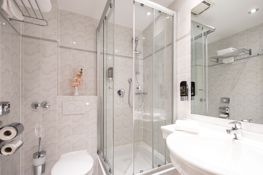 Standard Double or Twin Room photo 2