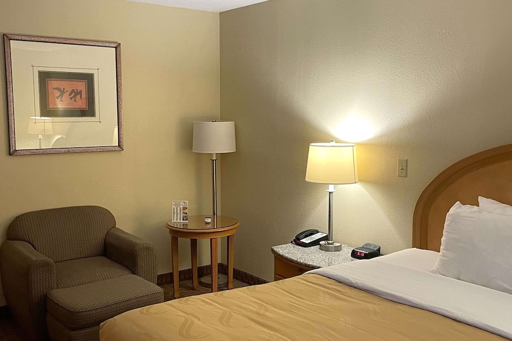 Standard Room, 1 King Bed - Photo 7