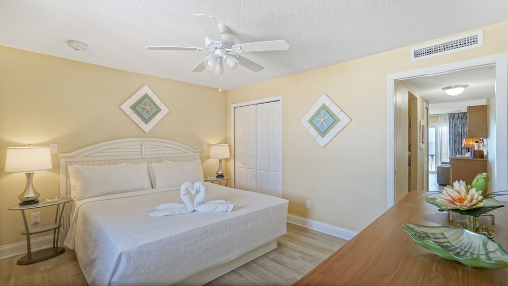 Deluxe Suite, Beachfront photo 1