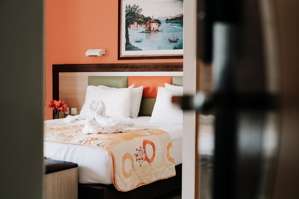 Standard Double or Twin Room - Photo 3