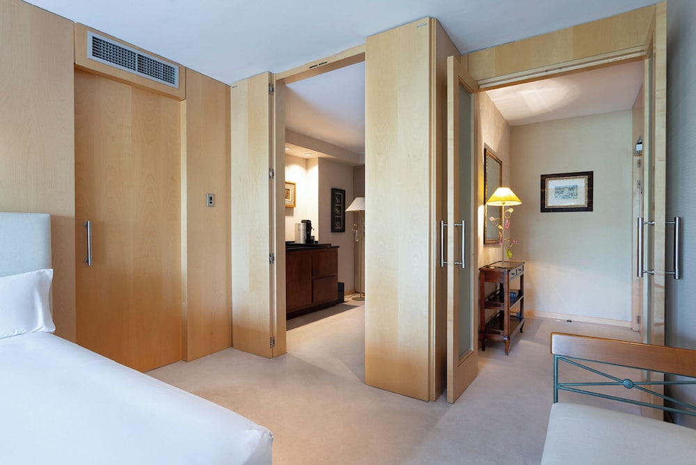 Studio Suite (2 Adults + 1 Child) photo 2