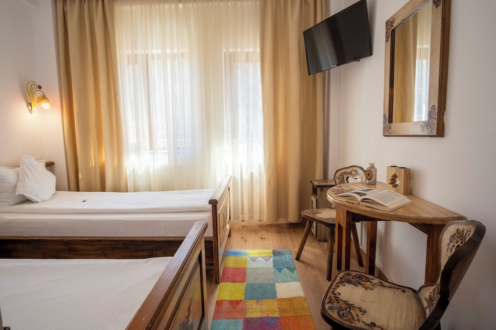 Classic Double or Twin Room, 2 Twin Beds, Mountain View