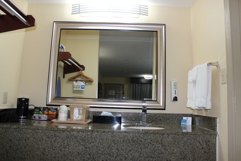 Standard Room, 2 Double Beds, Non Smoking, Refrigerator & Microwave (1st Floor) - Photo 4