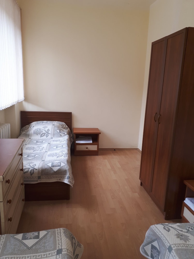 Basic Triple Room photo 3