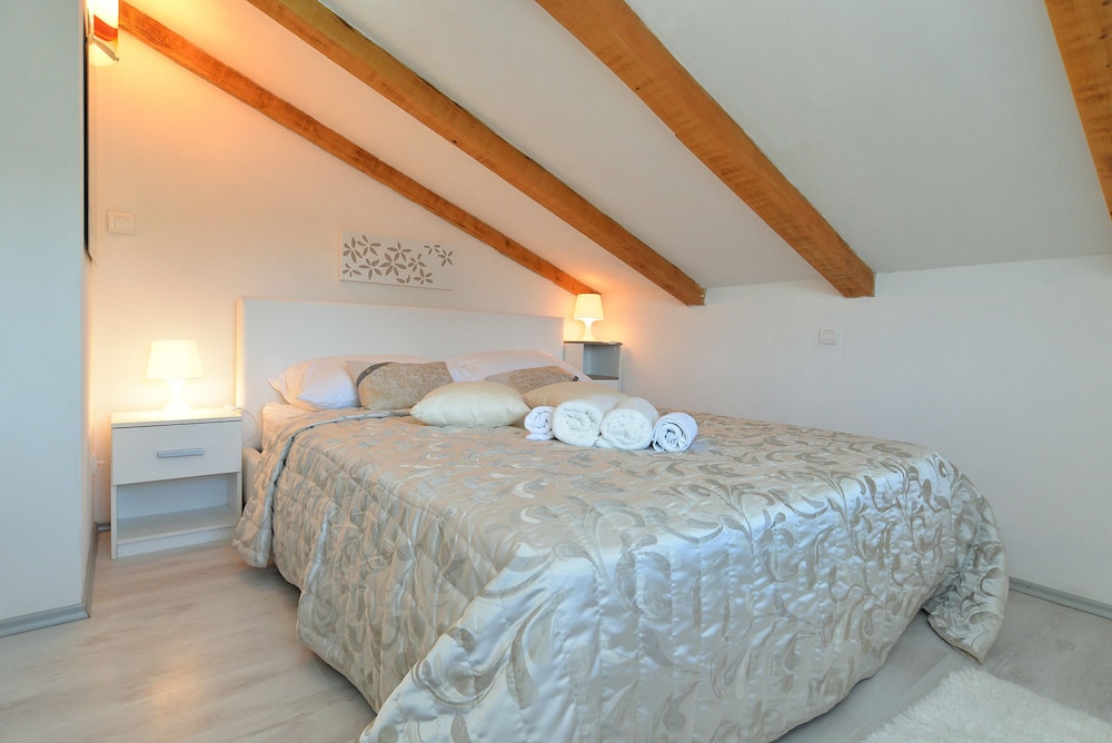 Standard House, 4 Bedrooms (0263) photo 1