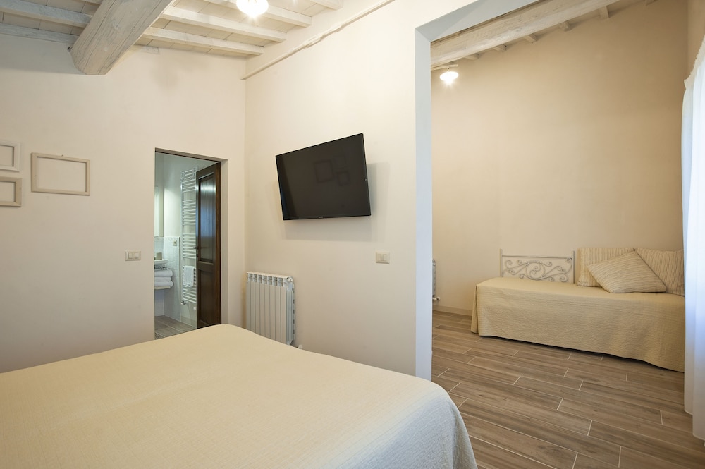 Standard Triple Room, Multiple Beds, Private Bathroom, Hill View photo 3