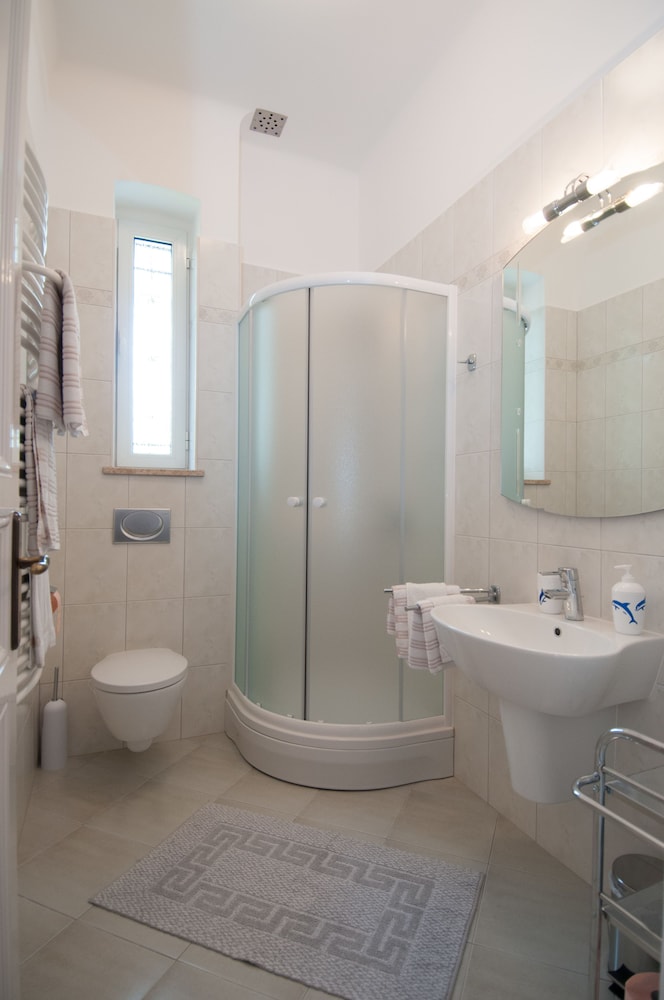 Two - Bedroom Apartment with Sea View photo 2