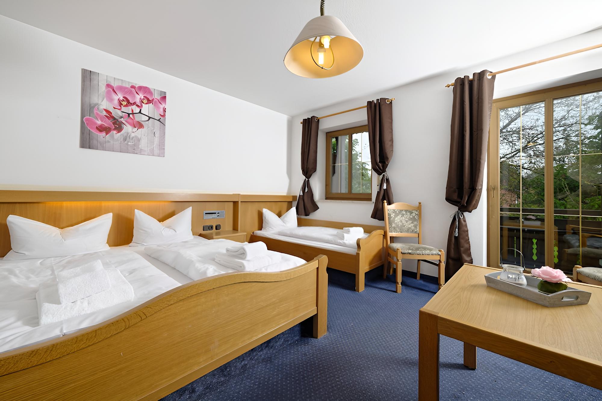 Basic Triple Room photo 1