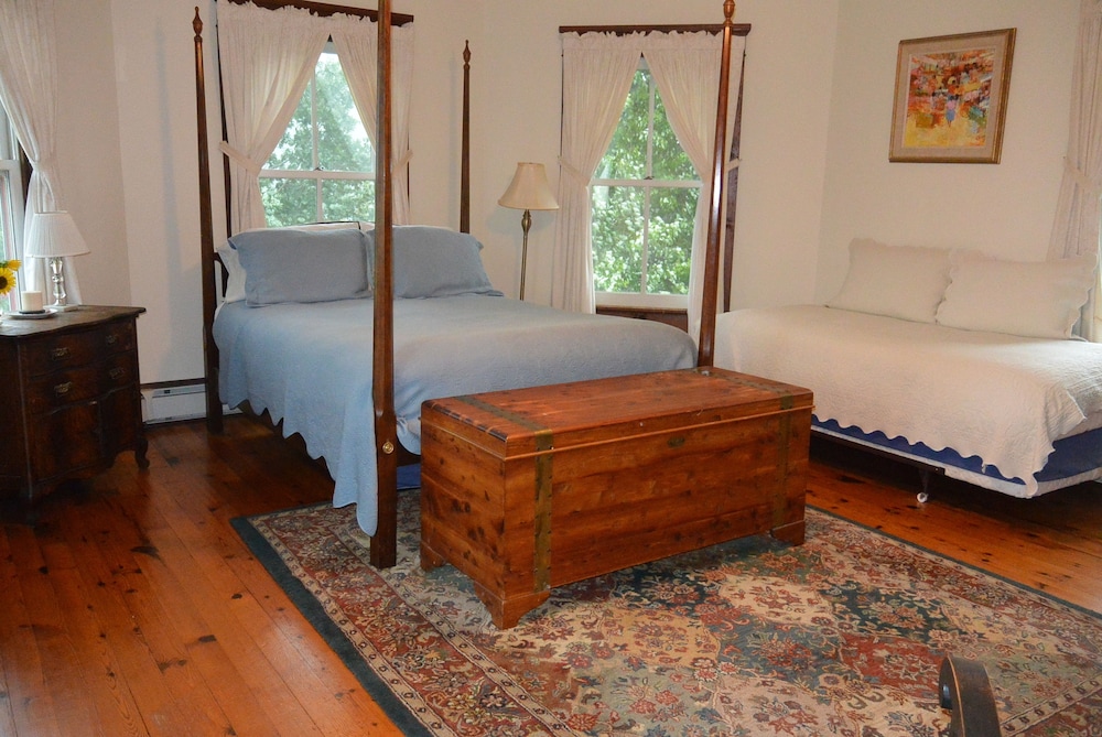 White Oak, Private Bathroom