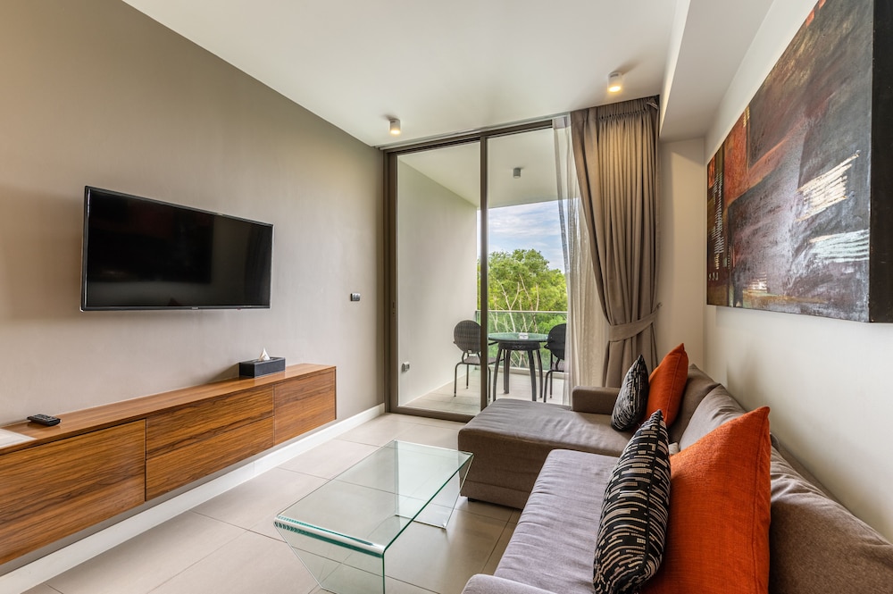 1 Bedroom Superior with Tropical View photo 3