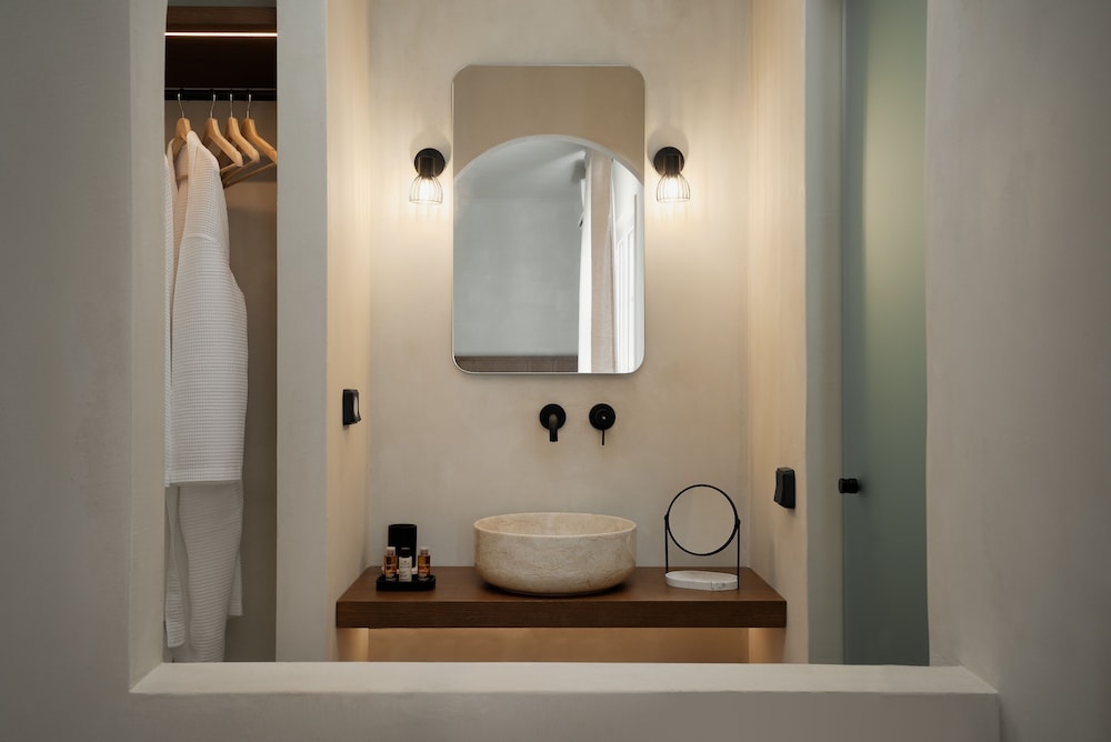 Superior Studio Suite - Photo 12