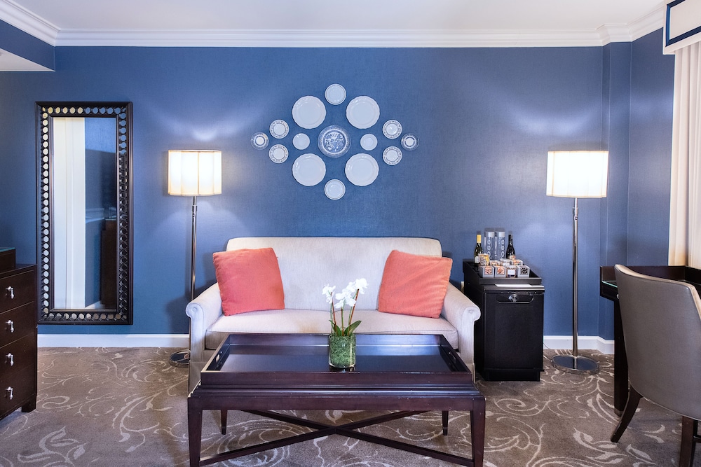 Diplomat Suite - Photo 7