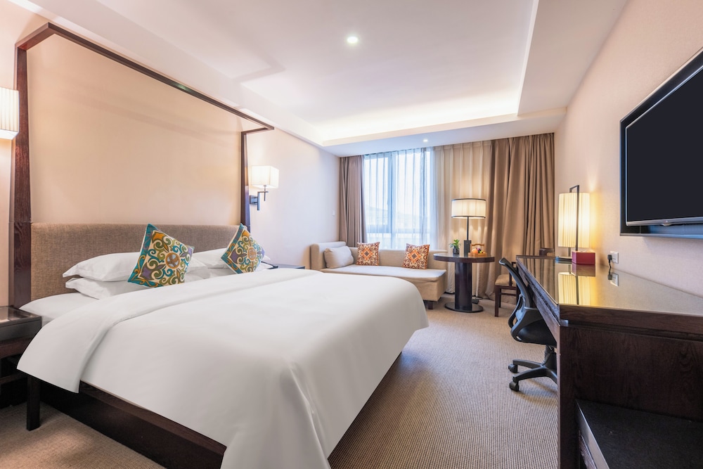 Deluxe Queen Room
