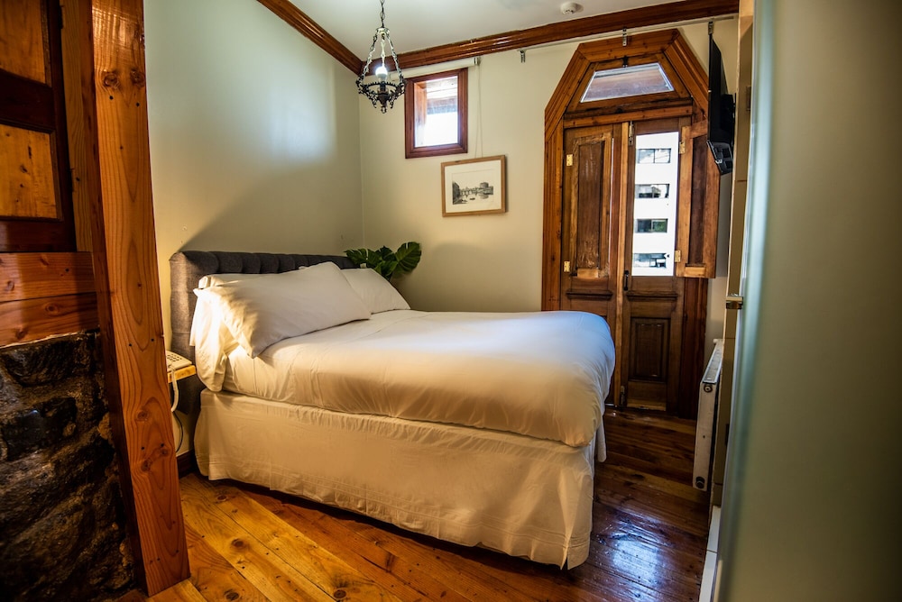 Economy Double Room photo 2