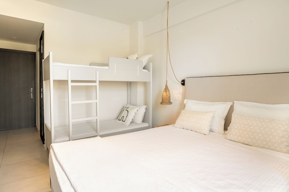 Comfort Family Room with Sea View thumbnail 6