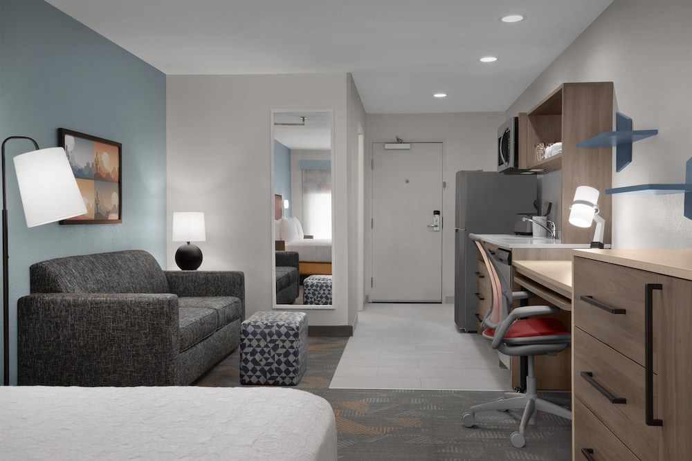 Studio Suite, 1 King Bed, Accessible (Roll-In Shower) - Photo 7