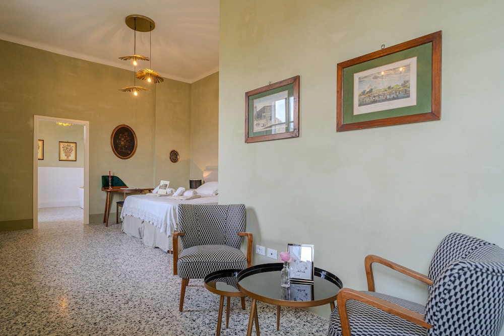 Deluxe Double Room, 1 King Bed, Hill View photo 2