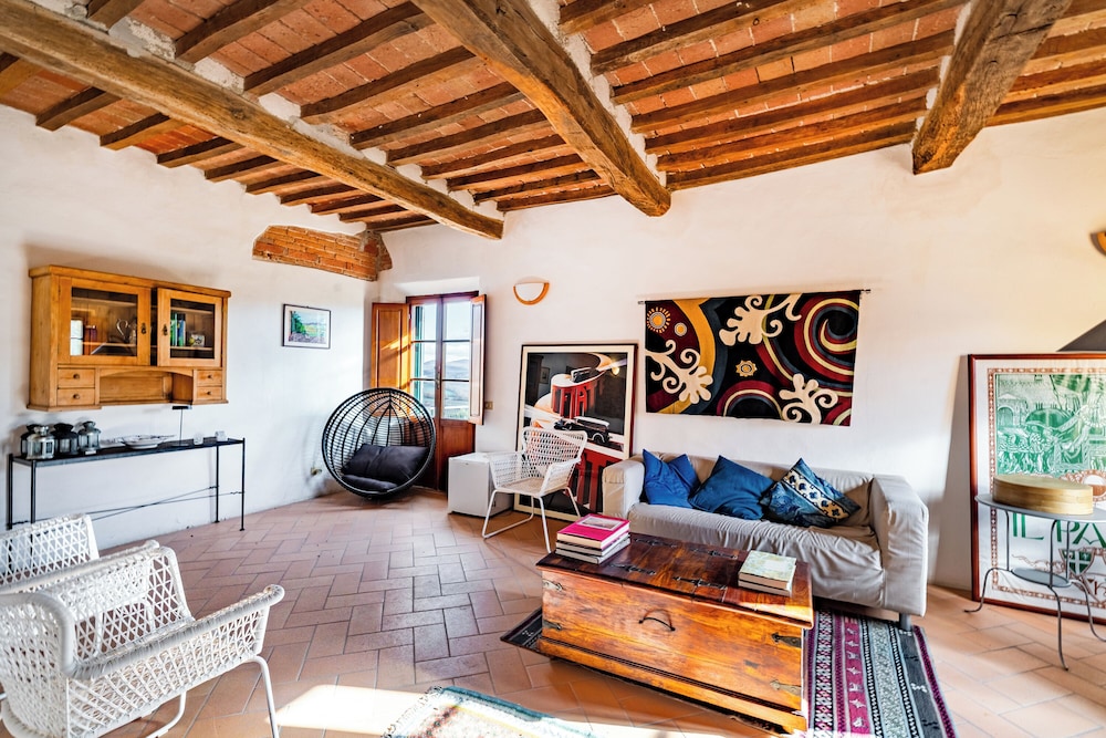 Family Villa, Multiple Bedrooms, Mountainside (Amazing Villa Near The Lake With Pool) photo 2