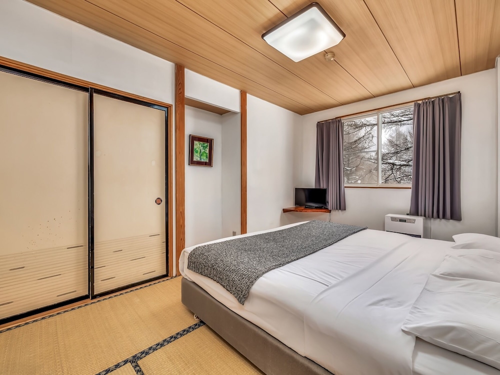 Double or Twin Room, Shared Bathroom