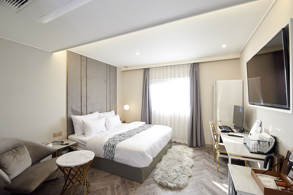Deluxe Double Room - Photo 1