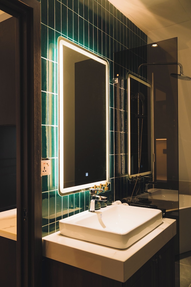 Premium Double Room - Photo 18