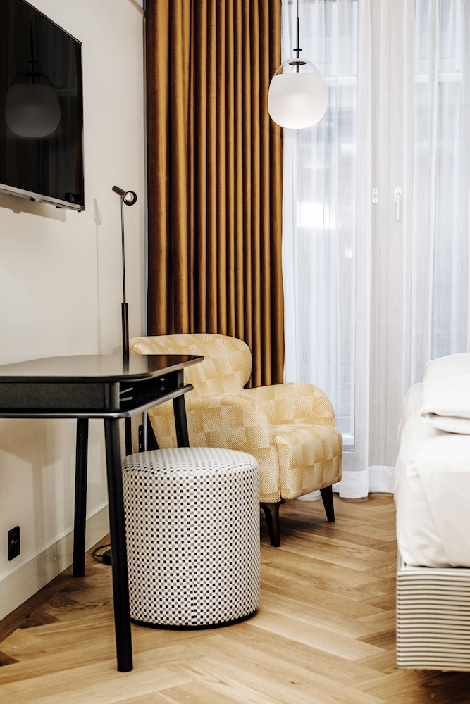 Suite, 1 Double Bed, Refrigerator (with Sofabed) - Photo 1