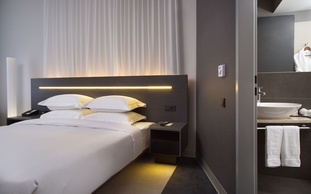 Business Room, 1 Queen Bed photo 2