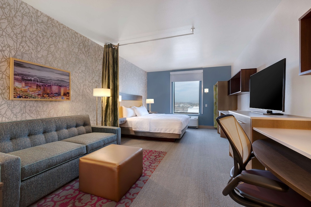 Suite, 1 King Bed, Accessible (Hearing) - Photo 1