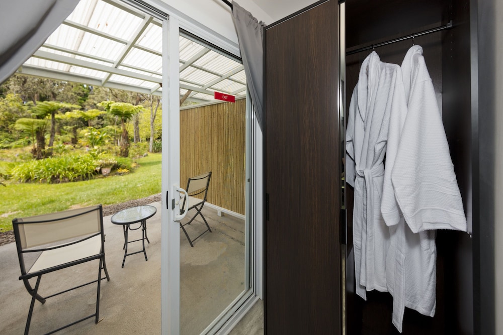 Standard Double Room, 1 Queen Bed, Patio, Garden View photo 2