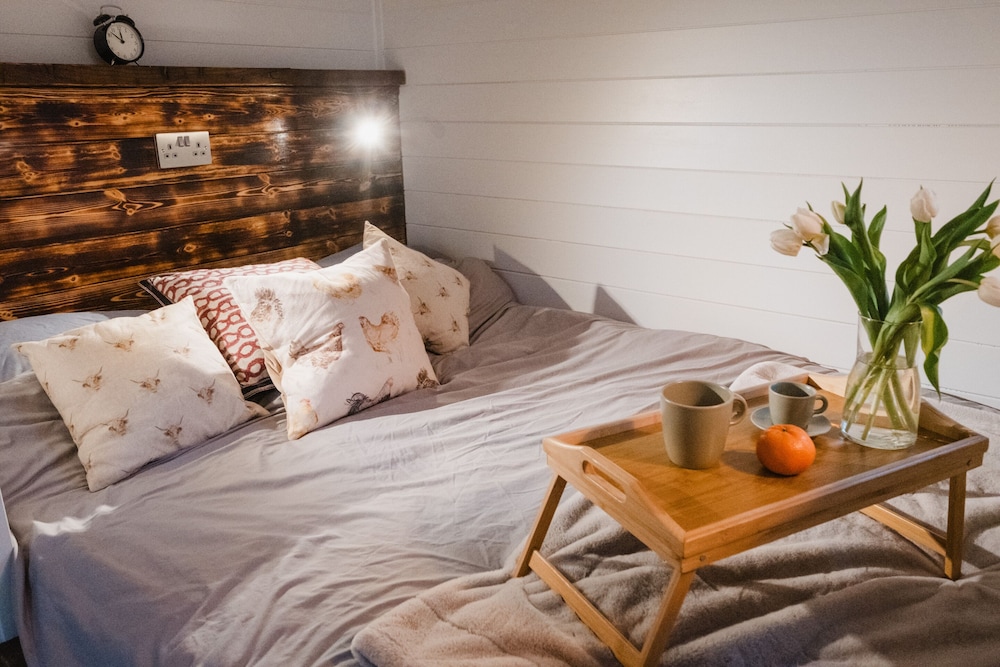 Deluxe Cabin, Ensuite, Canal View (Spys Cabin ) photo 3