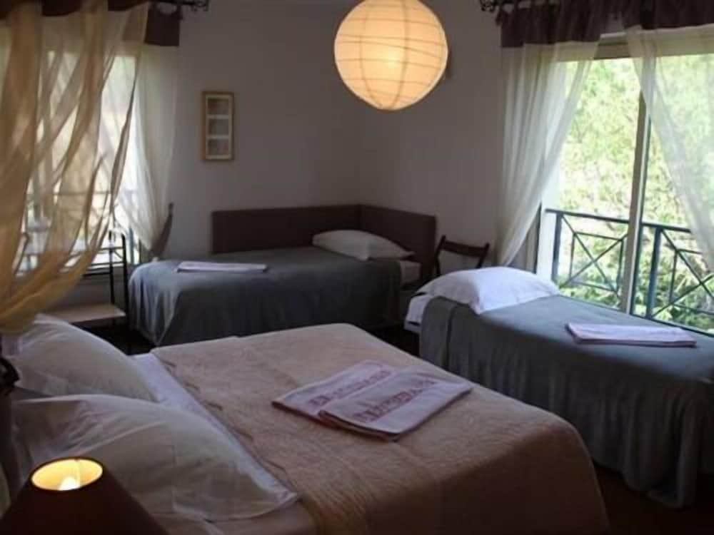 Standard Triple Room, Ensuite, Garden View photo 1