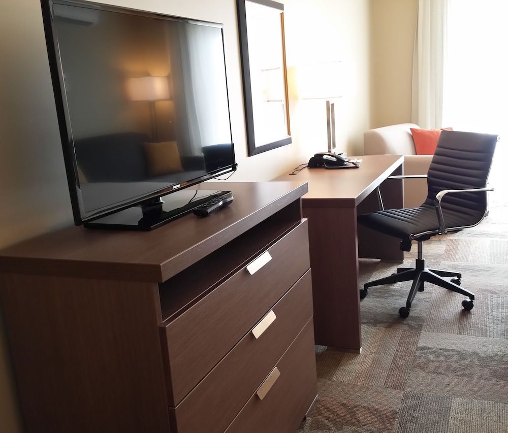 Oceanview Double Queen Junior Suite photo 2