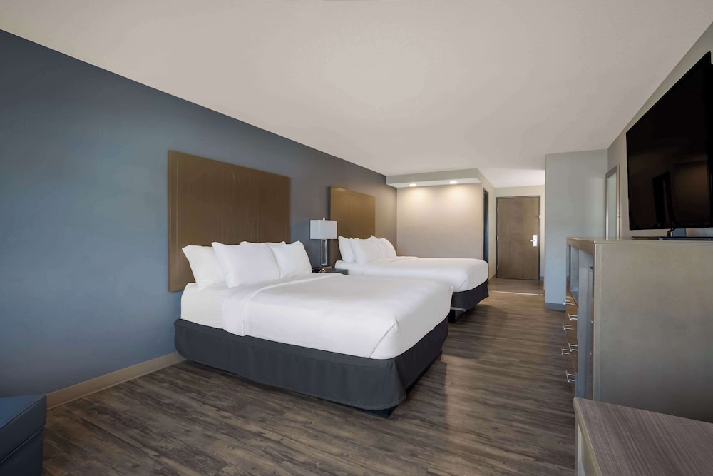 Suite, Multiple Beds, Non Smoking - Photo 2
