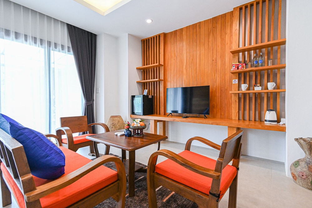 2 Bedroom Jacuzzi Villa - Photo 7