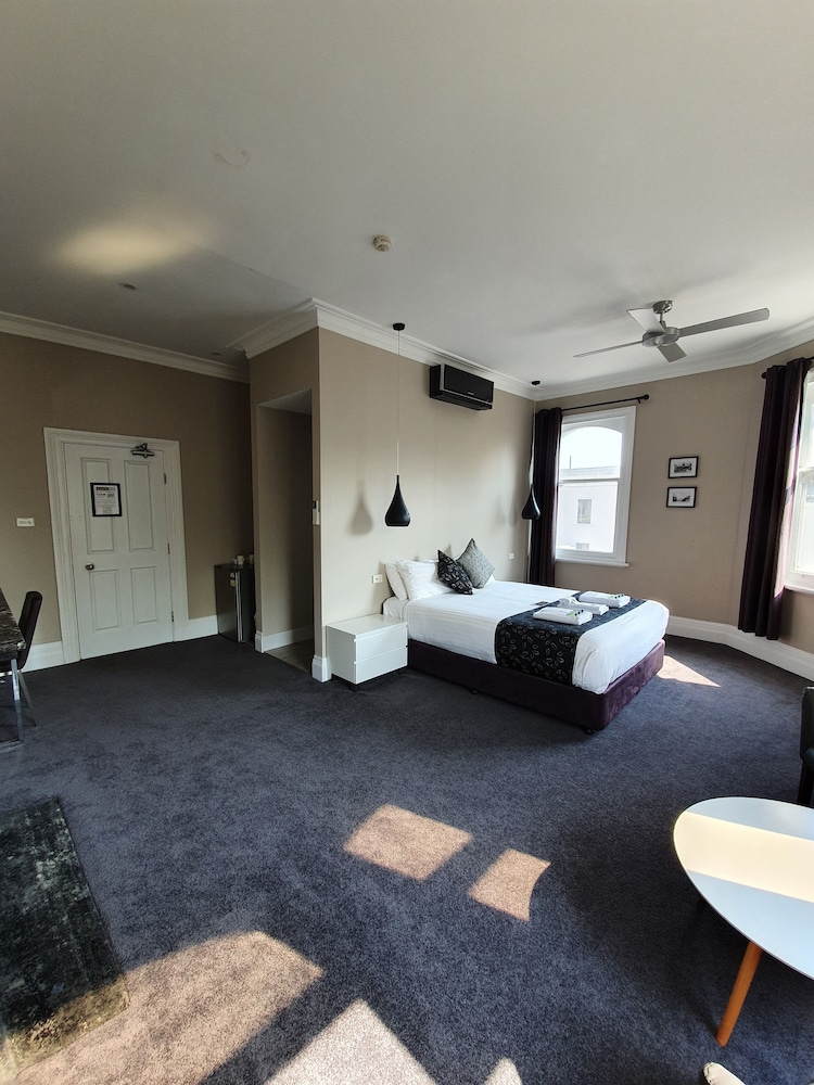 Queen Room 15 Top Floor (Stair Access Only) photo 3