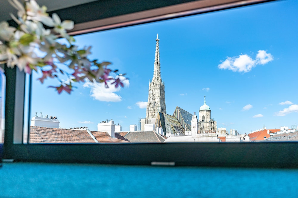 Studio Suite, City View (Penthouse)
