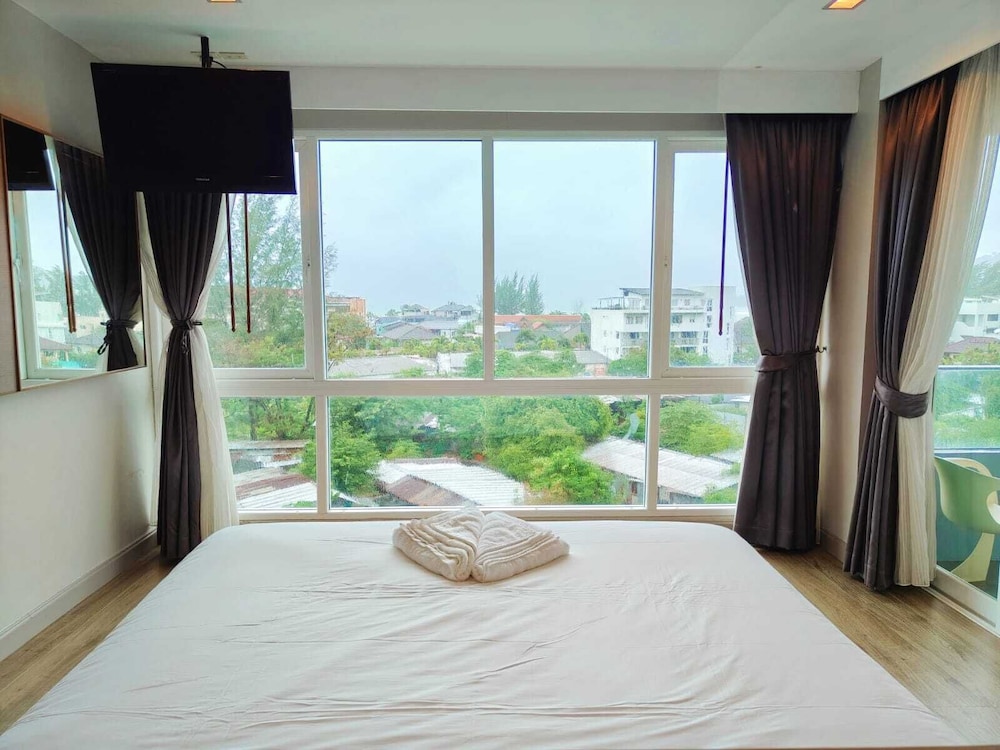 Suite, 2 Bedrooms, Balcony photo 1