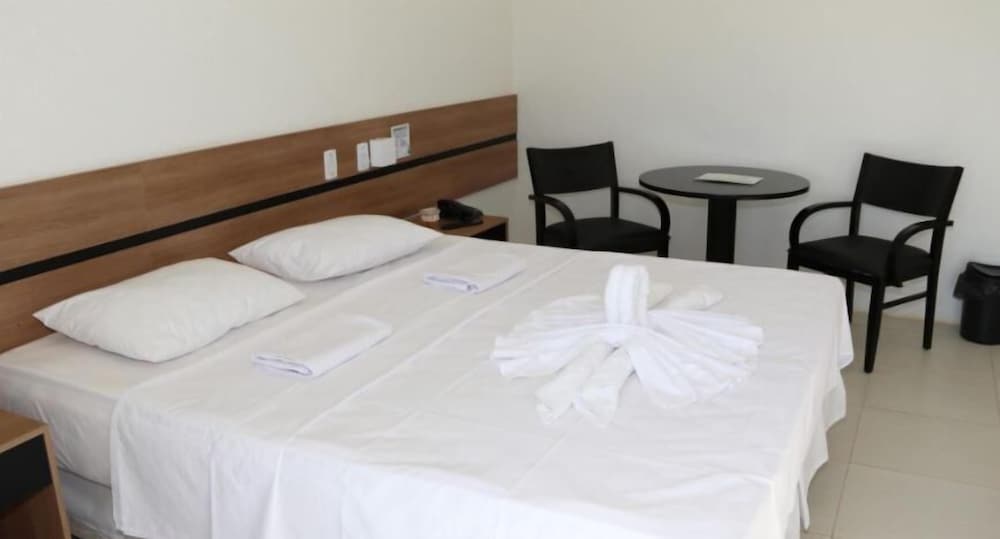 Luxury Twin Room, 1 King Bed, Beachfront photo 3