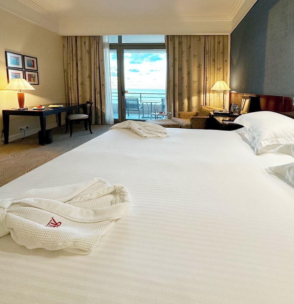 Royal Room, 1 King Bed, Sea View (Club) - Photo 3