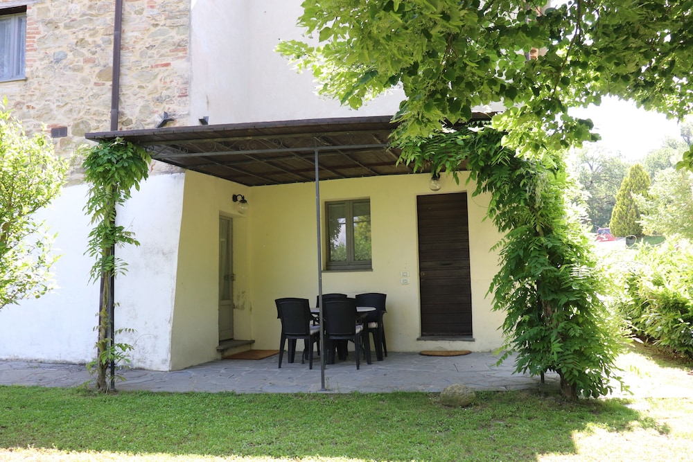 Classic Apartment, 2 Bedrooms, Fireplace, Garden View photo 1